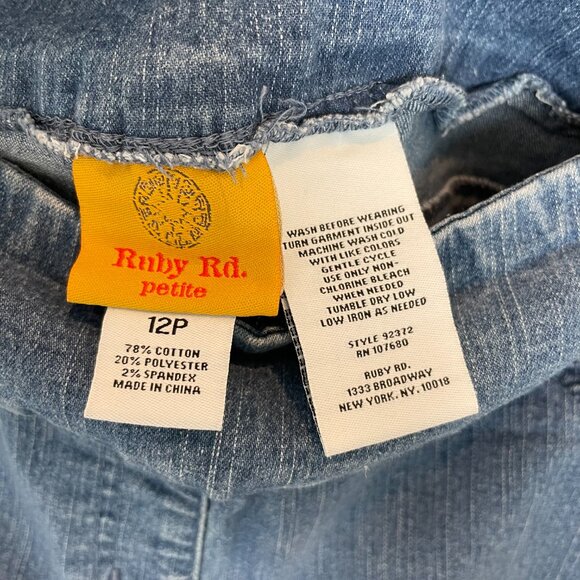 Ruby Rd. Stretch pull-on Denim Capris size 12P - Picture 4 of 11